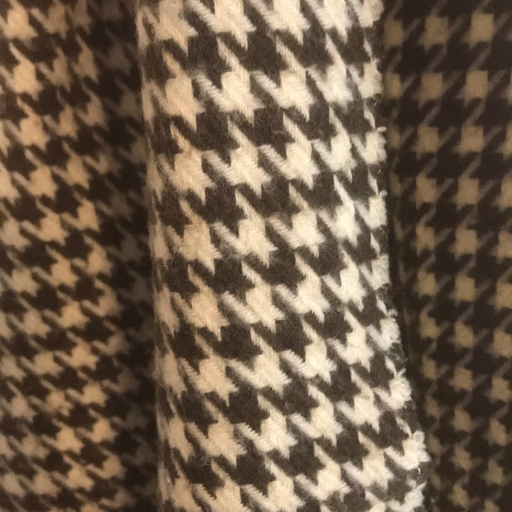 Brown and cream houndstooth scarf